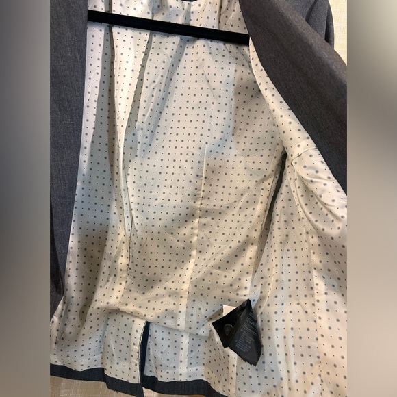 H&M Grey Blazer Suit Jacket with buttons and silky lining.Size 6. - Picture 5 of 12